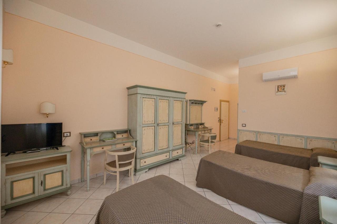 Villa Santa Margherita - B&B กอร์โตนา ภายนอก รูปภาพ